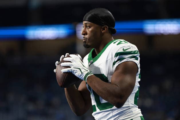 New York Jets vs Detroit Lions DETROIT,MICHIGAN-SEPTEMBER 27: Running back Breece Hall 20 of the New York Jets is seen during warms up prior to an NFL, American Football Herren, USA football game between the New York Jets and the Detroit Lions in Detroit, Michigan USA, on Sunday, September 27, 2026 Detroit Michigan United States  Copyright: xJorgexLemusx originalFilename:lemus-newyorkj260927_npvWR