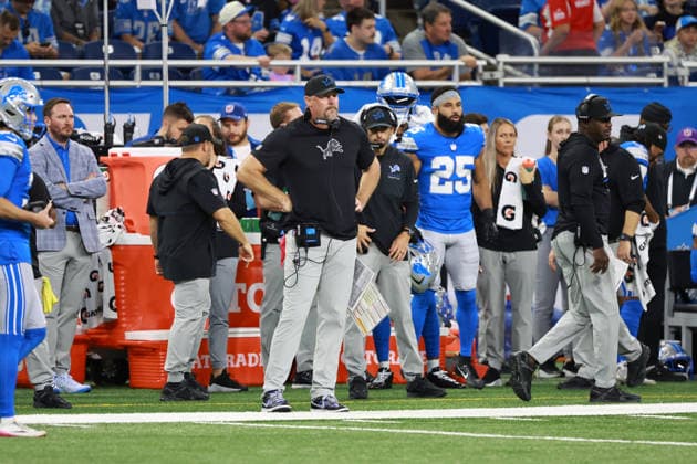 New York Jets vs Detroit Lions DETROIT,MICHIGAN-SEPTEMBER 27: Head coach Dan Campbell of the Detroit Lions follows the game during the first half of an NFL, American Football Herren, USA football game between the New York Jets and the Detroit Lions in Detroit, Michigan USA, on Sunday, September 27, 2026 Detroit Michigan United States  Copyright: xJorgexLemusx originalFilename:lemus-newyorkj260927_nprge