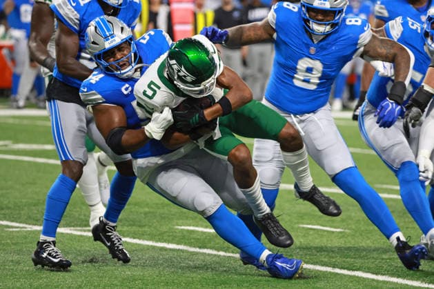 New York Jets vs Detroit Lions DETROIT,MICHIGAN-SEPTEMBER 27: Wide receiver Garrett Wilson 5 of the New York Jets is tackled by defensive tackle Alim McNeill 54 of the Detroit Lions during the first half of an NFL, American Football Herren, USA football game between the New York Jets and the Detroit Lions in Detroit, Michigan USA, on Sunday, September 27, 2026 Detroit Michigan United States  Copyright: xJorgexLemusx originalFilename:lemus-newyorkj260927_npTpL