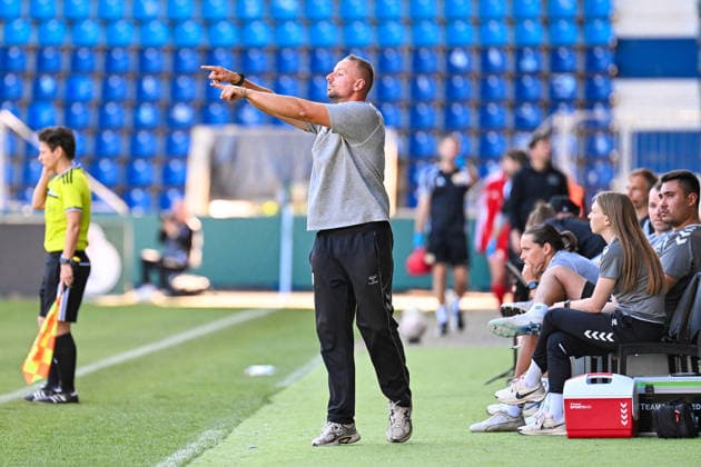 Fußball I Frauen I Saison 2026-2027 I DFB-Pokal I 1. FC Magdeburg - 1. FC Union Berlin I 27.09.2026 Nico Koch (Trainer, 1. FC Magdeburg) Freisteller, Nahaufnahme, Porträt, Portrait, Einzelfoto, Einzelbild, Körper Magdeburg Avnet Arena (Heinz-Krügel-Platz 1) Sachsen-Anhalt Deutschland Copyright: xLobeca InesxHähnelx