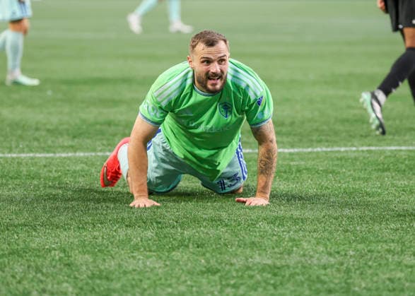 SEATTLE, WA - SEPTEMBER 26: Seattle Sounders FC forward Jordan Morris (13) goes to the ground after a tackle in the second half during the MLS, Fussball Herren, USA match between Minnesota United FC and Seattle Sounders FC on September 26, 2026 at Lumen Field in Seattle, Washington. (Photo by Leslie Plaza Johnson Icon Sportswire) SOCCER: SEP 26 MLS Seattle Sounders FC vs Minnesota United FC EDITORIAL USE ONLY Icon260926047