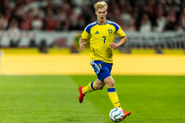 260928 Lucas Bergvall of Sweden during the Nations League football match between Sweden and Poland on September 28, 2026 in Stockholm. Photo: Caisa Rasmussen BILDBYRAN COP 353 JM0857 bbeng fotboll football soccer fotball landskamp nations league uefa nations league sverige sweden sverige a polen poland Copyright: CAISAxRASMUSSEN BB260928CR023