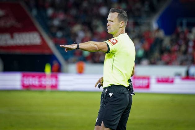 Fussball UEFA Nations League 2026 - 2027, 3. Spieltag - Schweiz vs Slowenien - Thermoplan Arena (Luzern): Schiedsrichter Ivan Kruzliak (Slowakei) Copyright: xJOERANxSTEINSIEKx