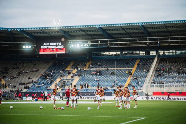 U21, U 21 EM-Qualifikation: Deutschland - Georgien, 06.10.2026 Deutschland macht sich warm; Fußball, EM-Qualifikation U 21, 10. Spieltag: Deutschland vs. Georgien am 06.10.2026, Bielefeld DFB REGULATIONS PROHIBIT ANY USE OF PHOTOGRAPHS AS IMAGE SEQUENCES AND OR QUASI-VIDEO. Copyright: xBEAUTIFULxSPORTS Tonhäuserx