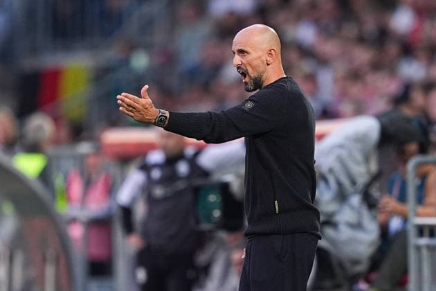 06.10.2026, xydrx, Herren, Fußball, Länderspiel, U21, U 21 EM-Qualifikation, Deutchland - Georgien, Saison 2026 2027, Schüco Arena: Antonio DI Salvo (Cheftrainer GER U21) gestikulierend DFB regulations prohibit any use of photographs as image sequences and or quasi-video. Copyright: HMBxMedia YannisxDreimann
