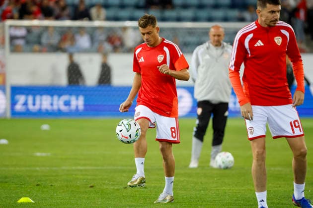 Ezgjan Alioski (Nordmazedonien, 08) beim Aufwärmen vor Spielbeginn , Schweiz, UEFA , Nations League, Matchday 4, Schweiz vs. Nordmazedonien, 06.10.2026, Luzern Swissporarena Schweiz Copyright: xGrantxHubbsx