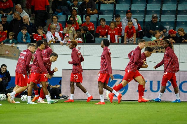 Schweiz beim Aufwärmen vor Spielbeginn , Schweiz, UEFA , Nations League, Matchday 4, Schweiz vs. Nordmazedonien, 06.10.2026, Luzern Swissporarena Schweiz Copyright: xGrantxHubbsx