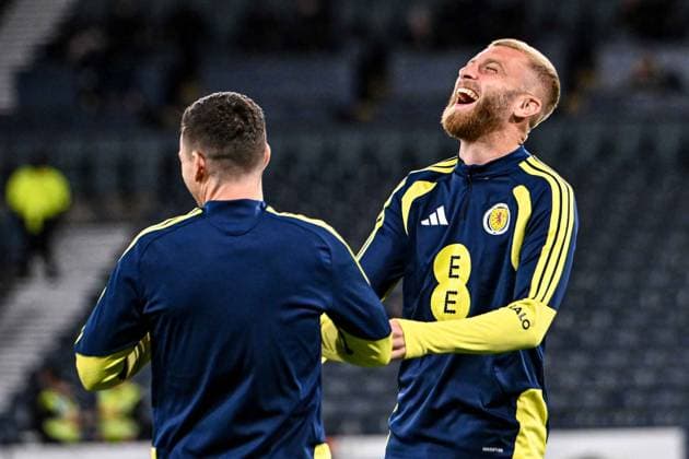 Scotland v Slovenia UEFA Nations League Andrew Robertson and Oli McBurnie of Scotland warm up during the UEFA Nations League match at Barclays Hampden, Glasgow 06 10 2026 UK Newspapers OUT Copyright: xJamiexJohnstonx FIL-24032-0036