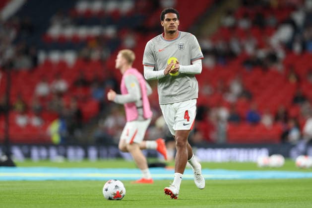 England v Czech Republic, UEFA Nations League Jarell Quansah of England applauds the supporters during the pre-match warm up prior to the England v Czech Republic UEFA Nations League Group 3 match at Wembley Stadium, London, England on 6 October 2026 Credit: Tiego Grenho Every Second Media Editorial use only. All images are copyright Every Second Media Limited. No images may be reproduced without prior permission. Copyright: xIMAGO EveryxSecondxMediax ESM-2201-0010 TiegoxGrenhox xEveryxSecondxMediax
