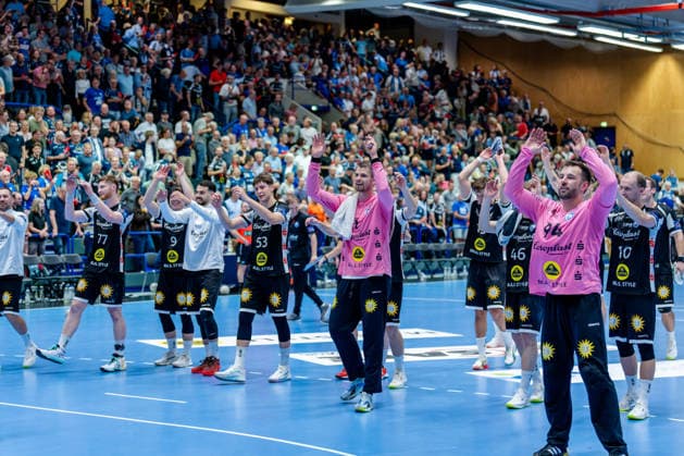 Solingen, 06.10.2026, Handball, Herren, EHF, European League, Gruppenphase, 2. Spieltag, 2026 2027, Bergischer HC - IK Sävehof Großer Jubel bei der Mannschaft des BHC nach dem Sieg