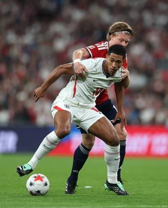 Jude Bellingham of England with Pavel Sulc of Czechia England v Czech Republic - UEFA Nations League - League A - Group 3. Football. Wembley Stadium, London, UK. 6 OCT 2026Wembley Wembley Stadium LONDON United Kingdom  Copyright: xJASONPIX Shutterstockx 17189001d