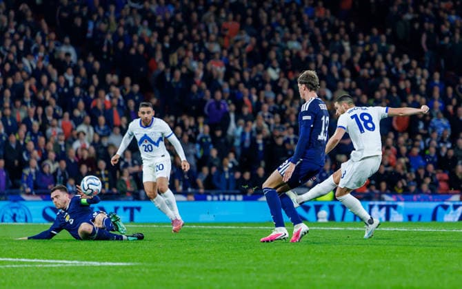 06.10.2026 Scotland v Slovenia, UEFA Nations League, League B Group 1 : Andy Robertson blocks Zak Vipotnik’s shot  Copyright: xKennyxRamsay.Scotlandx NINTCHDBPICT001113845634