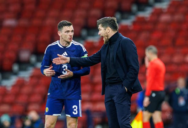 06.10.2026 Scotland v Slovenia, UEFA Nations League, League B Group 1 : Seb Pocognoli and Andy Robertson have touchline disagreement  Copyright: xKennyxRamsay.Scotlandx NINTCHDBPICT001113852664