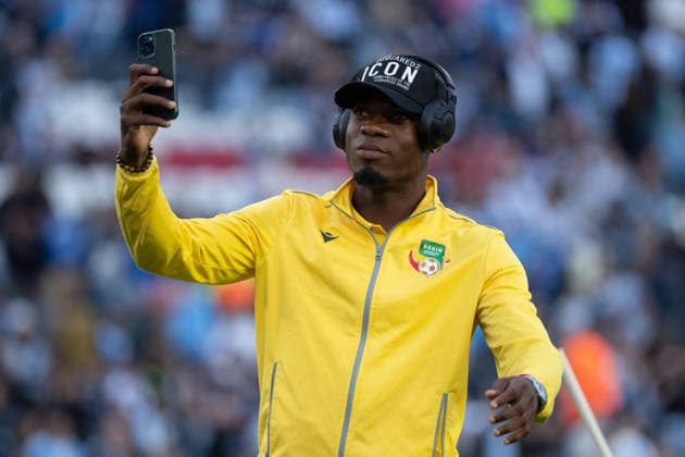 BUENOS AIRES, ARGENTINA - OCTOBER 06: Benin players take photos of fans before the International Friendly, Länderspiel, Nationalmannschaft football match between Argentina and Benin at Estadio Monumental Antonio V. Liberti on October 06, 2026 in Buenos Aires, Argentina. Lionel Messi is making his final appearance for Argentina following his announcement of international retirement. (Photo by Richard Callis Sports Press Photo) Copyright: xRichardxCallis SportsxPressxPhotox Sportspressphoto_SPR247637