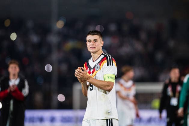 U21, U 21 EM-Qualifikation: Deutschland - Georgien, 06.10.2026 NicolÃ² Tresoldi (Deutschland, 9) klatscht nach Abpfiff; Fußball, EM-Qualifikation U 21, 10. Spieltag: Deutschland vs. Georgien am 06.10.2026, Bielefeld DFB REGULATIONS PROHIBIT ANY USE OF PHOTOGRAPHS AS IMAGE SEQUENCES AND OR QUASI-VIDEO. Copyright: xBEAUTIFULxSPORTS Tonhäuserx