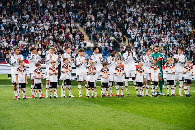 U21, U 21 EM-Qualifikation: Deutschland - Georgien, 06.10.2026 Deutschland bei der Hymne, Paris Brunner (Deutschland, 19), Noah Darvich (Deutschland, 17), Aljoscha Kemlein (Deutschland, 16), DÅ¾enan PejÄinoviÄ‡ (Deutschland, 11), Nnamdi Collins (Deutschland, 20), Noel Aseko (Deutschland, 8), Joshua Quarshie (Deutschland, 5), Lukas Ullrich (Deutschland, 3), Elias Baum (Deutschland, 2), Mio Backhaus (Deutschland, 1), NicolÃ² Tresoldi (Deutschland, 9); Fußball, EM-Qualifikation U 21, 10. Spieltag: Deutschland vs. Georgien am 06.10.2026, Bielefeld DFB REGULATIONS PROHIBIT ANY USE OF PHOTOGRAPHS AS IMAGE SEQUENCES AND OR QUASI-VIDEO. Copyright: xBEAUTIFULxSPORTS Tonhäuserx