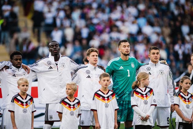 U21, U 21 EM-Qualifikation: Deutschland - Georgien, 06.10.2026 Deutschland bei der Hymne, v.l. Noel Aseko (Deutschland, 8), Joshua Quarshie (Deutschland, 5), Elias Baum (Deutschland, 2), Mio Backhaus (Deutschland, 1), NicolÃ² Tresoldi (Deutschland, 9); Fußball, EM-Qualifikation U 21, 10. Spieltag: Deutschland vs. Georgien am 06.10.2026, Bielefeld DFB REGULATIONS PROHIBIT ANY USE OF PHOTOGRAPHS AS IMAGE SEQUENCES AND OR QUASI-VIDEO. Copyright: xBEAUTIFULxSPORTS Tonhäuserx