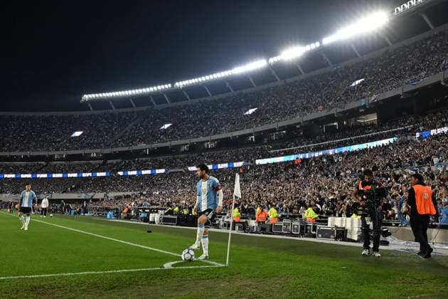 Lionel Messi farewell match BUENOS AIRES, ARGENTINA - OCTOBER 6: Lionel Messi of Argentina controls the ball during his farewell match with the national team, Nationalteam at the International Friendly, Länderspiel, Nationalmannschaft match between Argentina Vs Benin at Monumental Stadium on October 6, 2026 in Buenos Aires, Argentina. Buenos Aires Estadio Monumental Antonio Liberti Buenos Aires Argentina Copyright: xIMAGOx xPhotoCero5x xLucianoxBisbalx