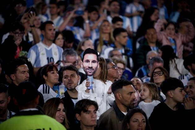 October 6, 2026, Buenos Aires, Buenos Aires, Argentina: A fan with Messi face mask seen during the match between Argentina and Benin International Friendly, Länderspiel, Nationalmannschaft match, The last match of Messi with Argentina national team, Nationalteam Buenos Aires Argentina - ZUMAs197 20261006_aaa_s197_131 Copyright: xRobertoxxTuerox