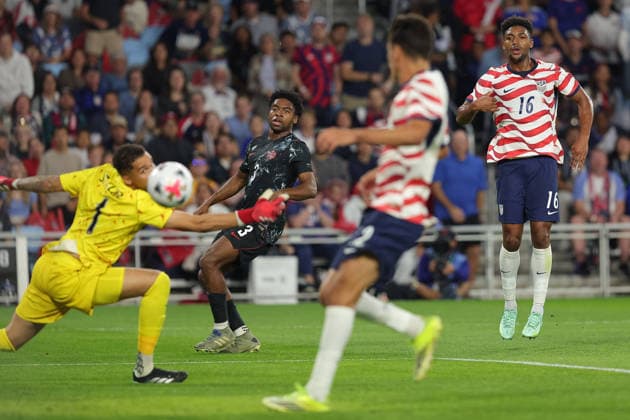 SAINT PAUL, MN - OCTOBER 06: United States Alex Freeman (16) passes the ball to Justin Ellis (22) for a goal during the first half of the men™s friendly match between the U.S. national team, Nationalteam and Canada™s national team on October 6th, 2026, at Allianz Field in Saint Paul, MN. (Photo by Bailey Hillesheim Icon Sportswire) SOCCER: OCT 06 USA vs Canada EDITORIAL USE ONLY Icon20261006007