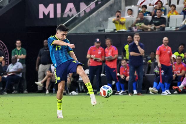 MIAMI, FL - OCTOBER 06: Samuel Velasquez 17 of Colombia shoots on goal during an International Friendly, Länderspiel, Nationalmannschaft soccer match between Colombia and Peru at NU Stadium on October 06, 2026 in Miami, Florida.(Photo by Chris Arjoon Icon Sportswire) SOCCER: OCT 06 Colombia vs Peru EDITORIAL USE ONLY Icon2610060000006