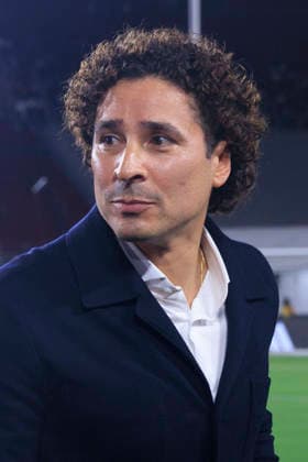 October 6, 2026, Los Angeles, California, USA: Guillermo Ochoa is honored during a ceremony prior to the International Friendly, Länderspiel, Nationalmannschaft match between Mexico and Chile at the Los Angeles Memorial Coliseum on Tuesday October 6, 2026 in Los Angeles, California. ARIANA RUIZ PI Los Angeles USA - ZUMAp124 20261006_zaa_p124_056 Copyright: xArianaxRuizx