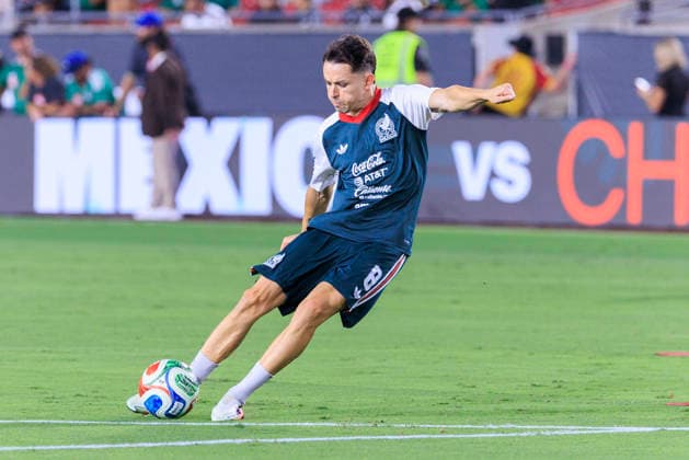 October 6, 2026, Los Angeles, California, USA: Alvaro Fidalgo 8 of Mexico during warm ups prior to their International Friendly, Länderspiel, Nationalmannschaft match against Chile at the Los Angeles Memorial Coliseum on Tuesday October 6, 2026 in Los Angeles, California. ARIANA RUIZ PI Los Angeles USA - ZUMAp124 20261006_zaa_p124_066 Copyright: xArianaxRuizx