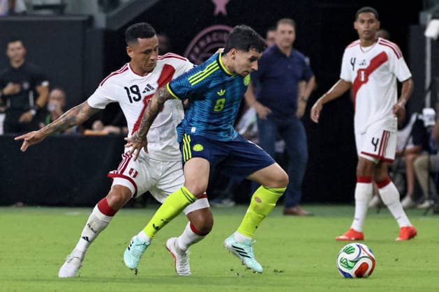 MIAMI, FL - OCTOBER 06: Gustavo Puerta 8 of Colombia and Yoshimar Yotun 19 of Peru battle for a ball during an International Friendly, Länderspiel, Nationalmannschaft soccer match between Colombia and Peru at NU Stadium on October 06, 2026 in Miami, Florida.(Photo by Chris Arjoon Icon Sportswire) SOCCER: OCT 06 Colombia vs Peru EDITORIAL USE ONLY Icon2610060000027