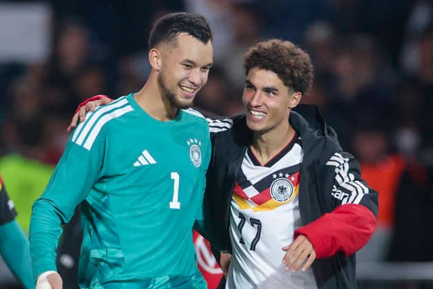 Torhueter Mio Backhaus (Germany) und Noah Darvich (Germany) cheer during the UEFA Under21 EURO Qualifier, EM, Europameisterschaft between Germany U21, U 21 and Georgia U21 at Almstadion on October 6, 2026 in Bielefeld, Germany. (Photo by Marco Steinbrenner DeFodi Images) -