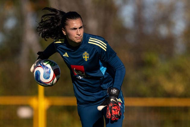 261007 Goalkeeper Zecira Musovic of the Swedish women s national football team during a training session on October 7, 2026 in Stockholm. Photo: Emma Wallskog BILDBYRAN kod EW EW0716 fotboll football soccer fotball vm-kval kval fifa womens world cup qualifier qualifier träning practice training sverige sweden dam bbeng Copyright: EMMAxWALLSKOG BB261007EW002