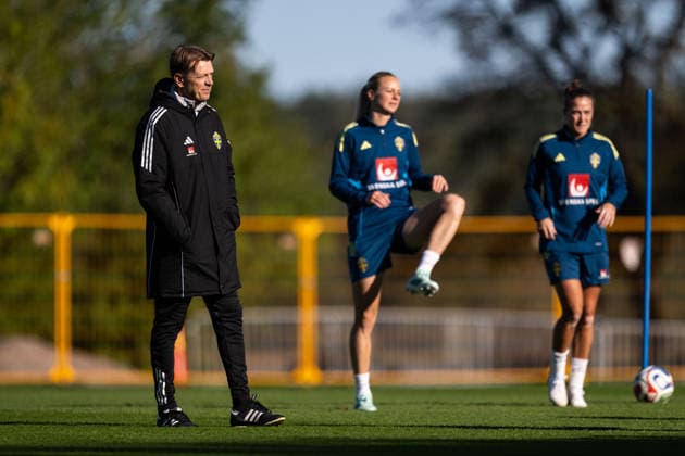 261007 Head coach Tony Gustavsson of the Swedish women s national football team during a training session on October 7, 2026 in Stockholm. Photo: Emma Wallskog BILDBYRAN kod EW EW0716 fotboll football soccer fotball vm-kval kval fifa womens world cup qualifier qualifier träning practice training sverige sweden dam bbeng Copyright: EMMAxWALLSKOG BB261007EW042