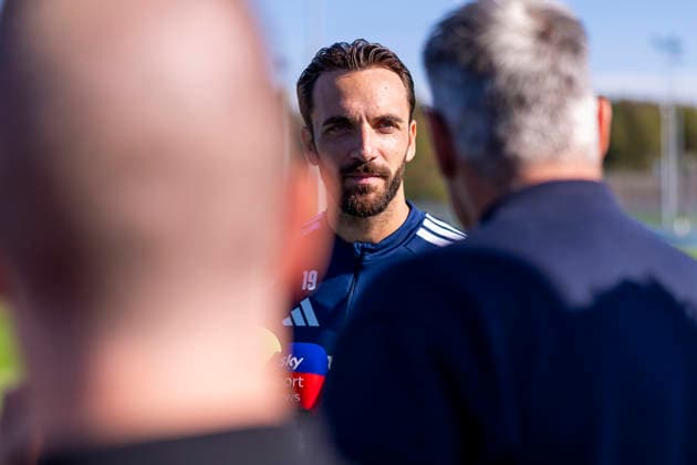 07.10.2026, Fussball, Training des FC Schalke 04. Medienrunde mit Kenan Karaman (FC Schalke 04). Gelsenkirchen Trainingsgelände FC Schalke 04 NRW Deutschland xRHR-FOTO YYx Copyright: RHR-FOTOx RHR-FOTO YY