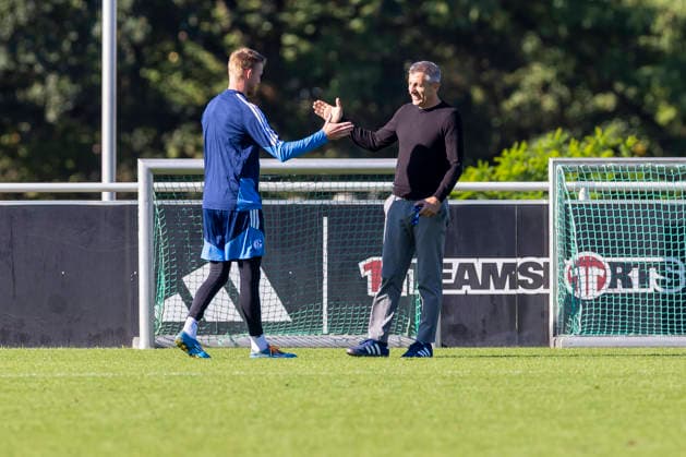 07.10.2026, Fussball, Training des FC Schalke 04. Sportlicher Leiter NLZ Ayhan Tumani (FC Schalke 04). Gelsenkirchen Trainingsgelände FC Schalke 04 NRW Deutschland xRHR-FOTO YYx Copyright: RHR-FOTOx RHR-FOTO YY