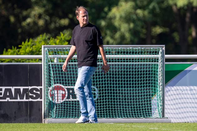 07.10.2026, Fussball, Training des FC Schalke 04. Administrativer Leiter NLZ Till Beckmann FC Schalke 04). Gelsenkirchen Trainingsgelände FC Schalke 04 NRW Deutschland xRHR-FOTO YYx Copyright: RHR-FOTOx RHR-FOTO YY