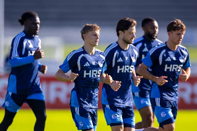 07.10.2026, Fussball, Training des FC Schalke 04. v. l. Junior Dina Ebimbe (FC Schalke 04), Luca Vozar (FC Schalke 04), Adrian Gantenbein (FC Schalke 04), Moussa Sylla (FC Schalke 04), Vitalie Becker (FC Schalke 04). Gelsenkirchen Trainingsgelände FC Schalke 04 NRW Deutschland xRHR-FOTO YYx Copyright: RHR-FOTOx RHR-FOTO YY