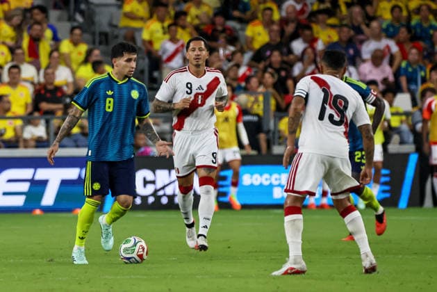 MIAMI, FL - OCTOBER 06: Gustavo Puerta 8 of Colombia controls a ball during an International Friendly, Länderspiel, Nationalmannschaft soccer match between Colombia and Peru at NU Stadium on October 06, 2026 in Miami, Florida.(Photo by Chris Arjoon Icon Sportswire) SOCCER: OCT 06 Colombia vs Peru EDITORIAL USE ONLY Icon2610060000058