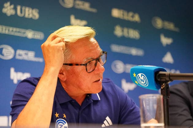 Schweiz, Zürich: Fussball - Grasshopper Club Zürich Vorstellung von Cheftrainer Olaf Janßen Pressekonferenz (Zürich) - Mimik, Gesichtsausdruck, Emotion, Pressekonferenz, Medien Copyright: xJOERANxSTEINSIEKx