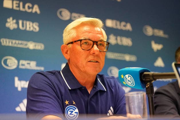 Schweiz, Zürich: Fussball - Grasshopper Club Zürich Vorstellung von Cheftrainer Olaf Janßen Pressekonferenz (Zürich) - Mimik, Gesichtsausdruck, Emotion, Pressekonferenz, Medien Copyright: xJOERANxSTEINSIEKx