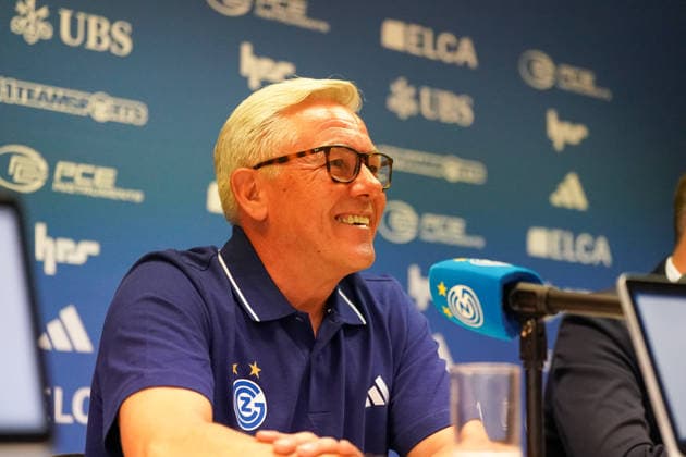 Schweiz, Zürich: Fussball - Grasshopper Club Zürich Vorstellung von Cheftrainer Olaf Janßen Pressekonferenz (Zürich) - Mimik, Gesichtsausdruck, Emotion, Pressekonferenz, Medien Copyright: xJOERANxSTEINSIEKx