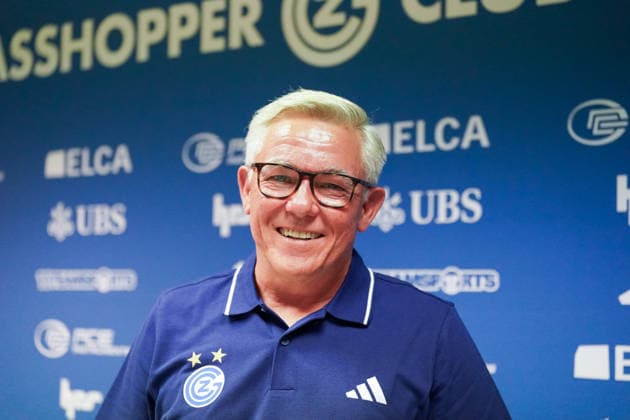 Schweiz, Zürich: Fussball - Grasshopper Club Zürich Vorstellung von Cheftrainer Olaf Janßen Pressekonferenz (Zürich) - Mimik, Gesichtsausdruck, Emotion, Pressekonferenz, Medien, Portraitfoto, Portrait, Einzelaufnahme, Porträt Copyright: xJOERANxSTEINSIEKx