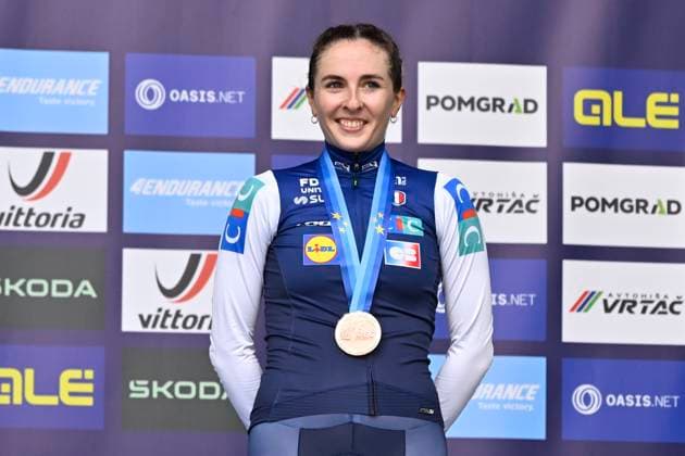 UEC 2026 Road European Championships Ljubljana 07 10 2026 SENCUR, SLOVENIA - OCTOBER 07 : bronze medal Berthet Juliette (FRA) pictured during the podium ceremony of the Women Elite Individual Time Trial at the 2026 UEC Road European Championships. An UCI Continental Championships time trial cycling race with start and finish in Sencur on October 7, 2026 in Sencur, Slovenia, 07 10 2026 Sencur Slovenia  Copyright: xJanxDexMeuleneirx