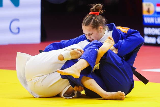 AZERBAIJAN, BAKU - OCTOBER 7, 2026: Lkhagvatogoogiin Enkhriilen (L) of Mongolia and Joanne van Lieshout of the Netherlands compete in their -63 kg bout as part of the 2026 World Judo Championships at the National Gymnastics Arena. Mikhail Sinitsyn TASS  98914002