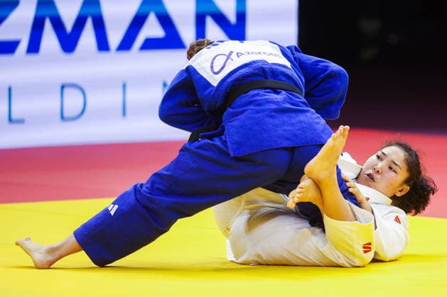 AZERBAIJAN, BAKU - OCTOBER 7, 2026: Lkhagvatogoogiin Enkhriilen (R) of Mongolia and Joanne van Lieshout of the Netherlands compete in their -63 kg bout as part of the 2026 World Judo Championships at the National Gymnastics Arena 2026 World Judo Championships In Baku  - ZUMAt113 20261007_zaa_t113_436 Copyright: xMikhailxSinitsynx