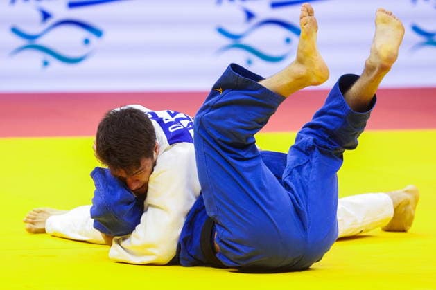 AZERBAIJAN, BAKU - OCTOBER 7, 2026: Omar Radzhabli (L) of Azerbaijan and Abylaikhan Zhubanazar of Kazakhstan compete in their -81 kg bout as part of the 2026 World Judo Championships at the National Gymnastics Arena 2026 World Judo Championships In Baku  - ZUMAt113 20261007_zaa_t113_439 Copyright: xMikhailxSinitsynx