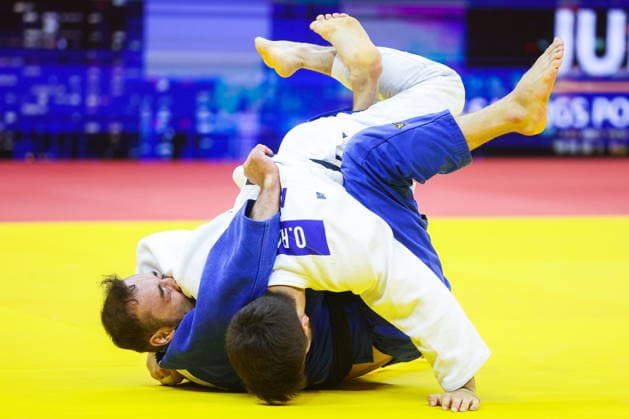 AZERBAIJAN, BAKU - OCTOBER 7, 2026: Omar Radzhabli (top) of Azerbaijan and Abylaikhan Zhubanazar of Kazakhstan compete in their -81 kg bout as part of the 2026 World Judo Championships at the National Gymnastics Arena 2026 World Judo Championships In Baku  - ZUMAt113 20261007_zaa_t113_442 Copyright: xMikhailxSinitsynx