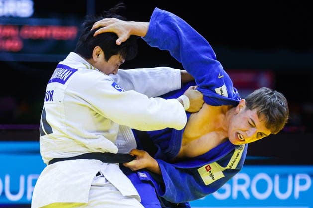 AZERBAIJAN, BAKU - OCTOBER 7, 2026: Lee Joon-hwan (L) of South Korea and Mihajlo Simin of Serbia compete in their -81 kg bout as part of the 2026 World Judo Championships at the National Gymnastics Arena. Mikhail Sinitsyn TASS  98915558