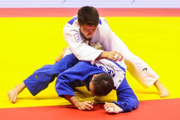 AZERBAIJAN, BAKU - OCTOBER 7, 2026: Omar Radzhabli (top) of Azerbaijan and Abylaikhan Zhubanazar of Kazakhstan compete in their -81 kg bout as part of the 2026 World Judo Championships at the National Gymnastics Arena 2026 World Judo Championships In Baku  - ZUMAt113 20261007_zaa_t113_451 Copyright: xMikhailxSinitsynx