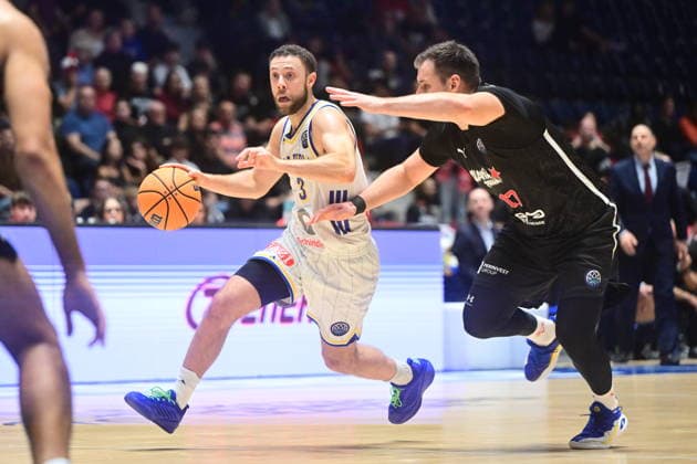 Men s basketball Champions League, group G, 1st round, match Slavia Praha NBK and Alba Berlin in Pardubice, Czech Republic, October 7, 2026. From left Jordan Ford of Alba, Jaromir Bohacik of Slavia. (CTKxPhoto JosefxVostarek) CTKPhotoP2026100707502  CTKPhotoP2026100707502