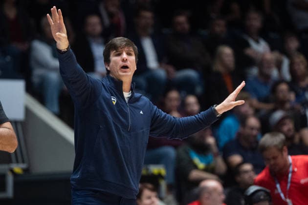 Men s basketball Champions League, group G, 1st round, match Slavia Praha NBK and Alba Berlin in Pardubice, Czech Republic, October 7, 2026. Coach of Alba Berlin Pedro Calles. (CTKxPhoto JosefxVostarek) CTKPhotoP2026100707832  CTKPhotoP2026100707832