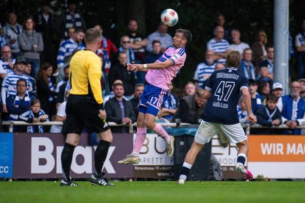 Niederrheinpokal SV Blau-Weiß Dingden - MSV Duisburg ** NUR FÜR REDAKTIONELLE ZWECKE ** EDITORIAL USE ONLY **<p>Fußball Niederrheinpokal SV Blau-Weiß Dingden - MSV Duisburg am 07.10.26 am Sportplatz am Höingsweg in Hamminkeln Max Besuschkow( Duisburg ) Duisburg Copyright: JakobxKlos